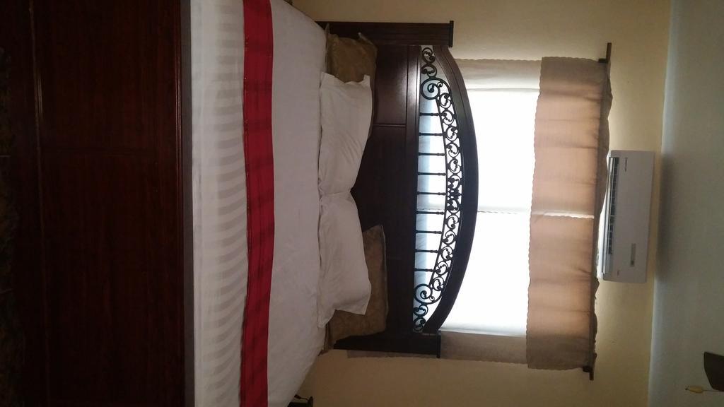 Le Dubourg Guesthouse Montrouis Camera foto