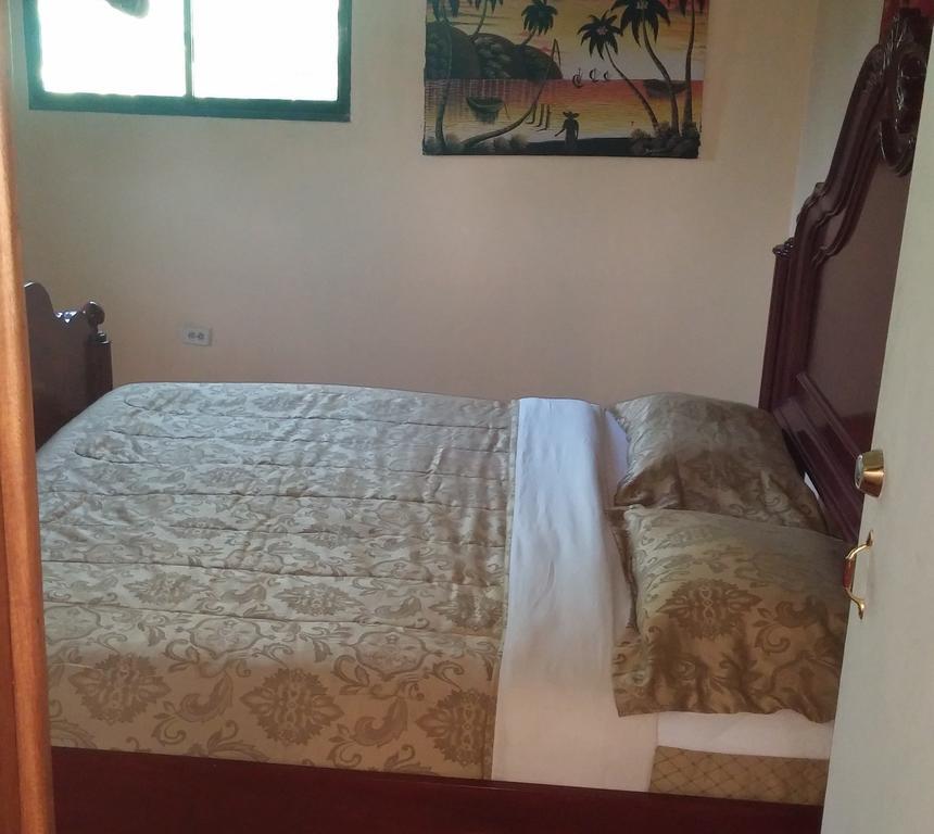 Le Dubourg Guesthouse Montrouis Camera foto