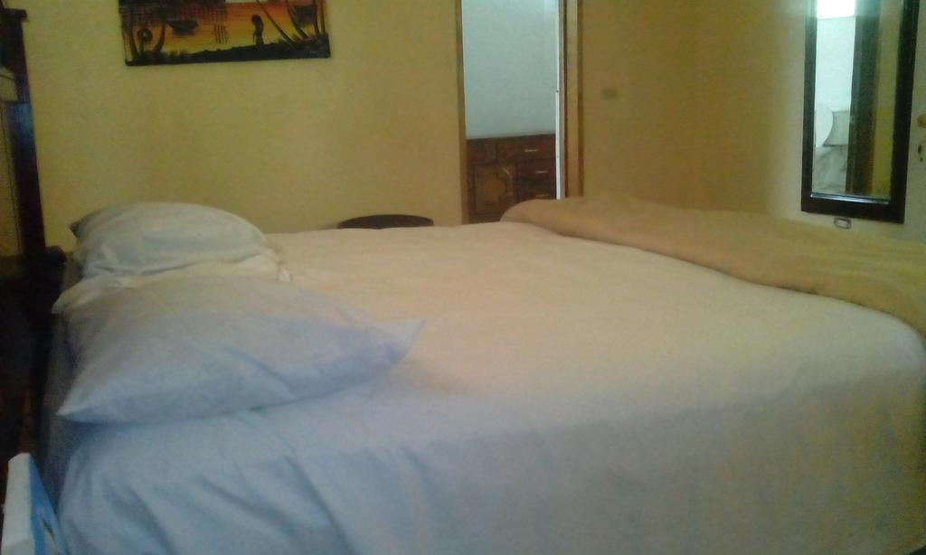 Le Dubourg Guesthouse Montrouis Camera foto