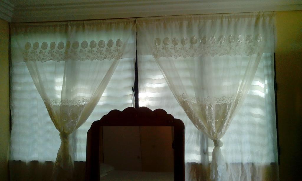 Le Dubourg Guesthouse Montrouis Camera foto