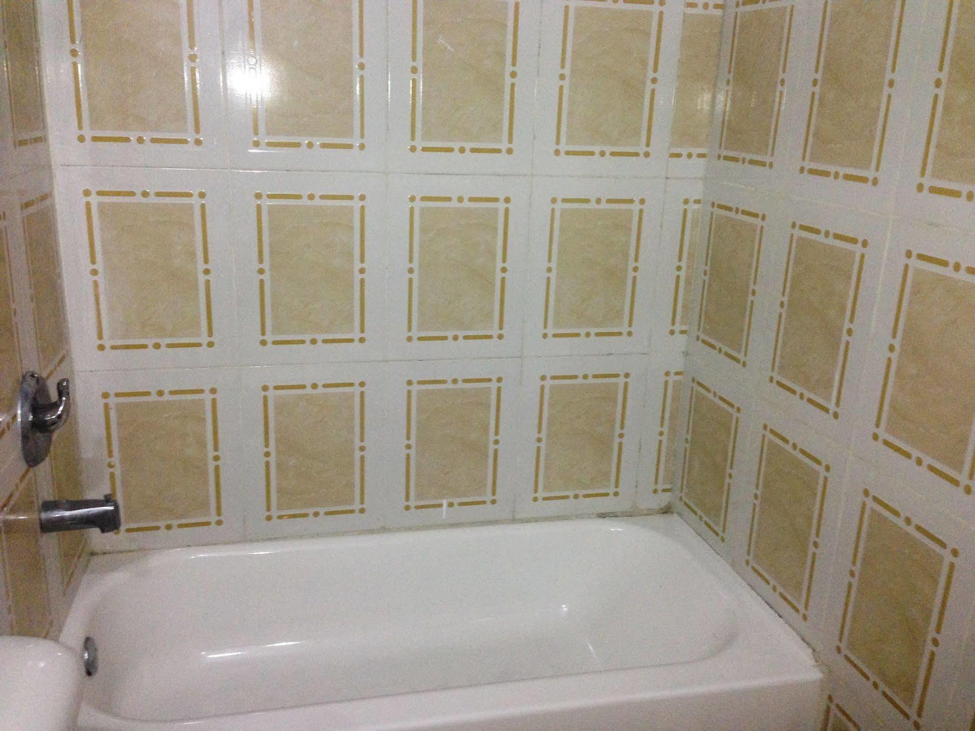 Le Dubourg Guesthouse Montrouis Esterno foto